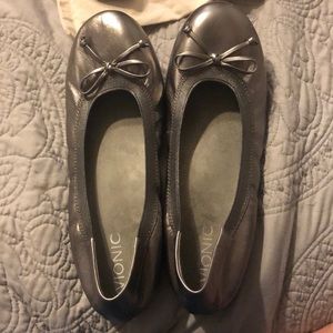 Vionic Minna flat size 8